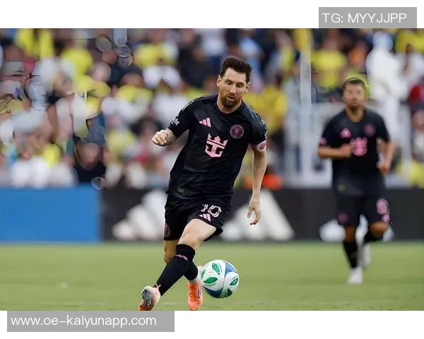 梅西破门后与弗雷默契配合传球助攻展现团队精神