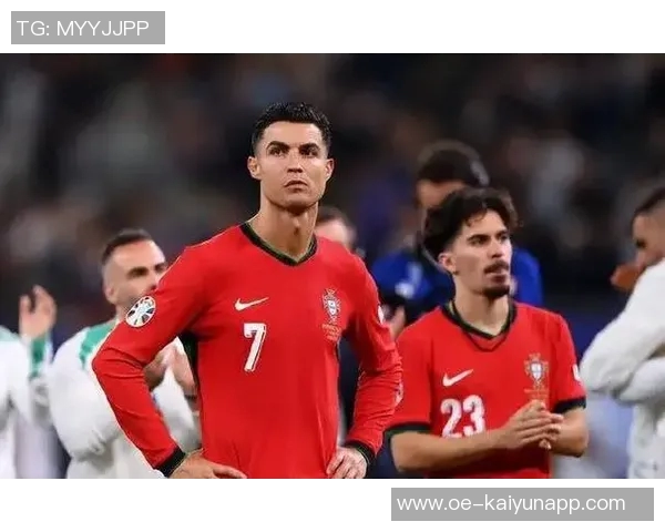 镜报质疑C罗高薪无冠表现罢赛行为显露自我认知缺失